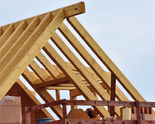 Estructura de techo en madera impregnada